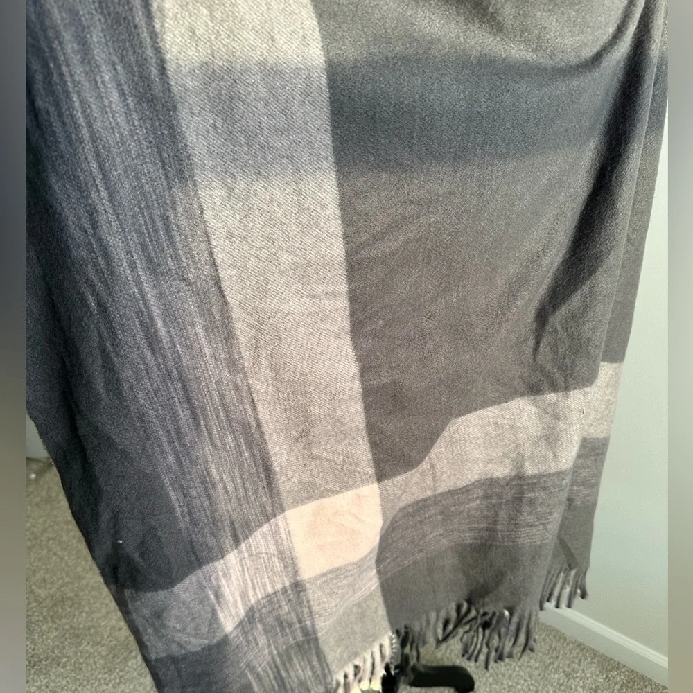 Women’s‎ Pink & Gray Plaid Cozy Shawl